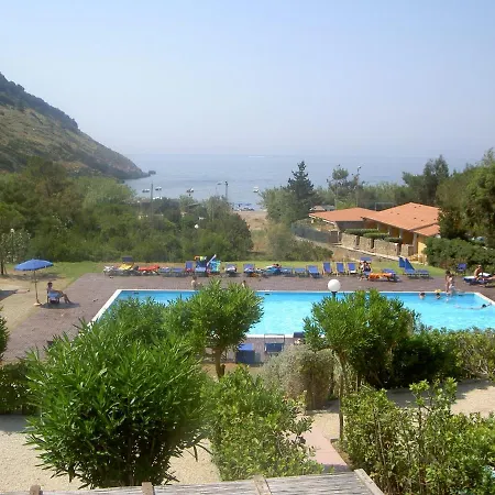Dom wakacyjny Elbamare Con Piscina
